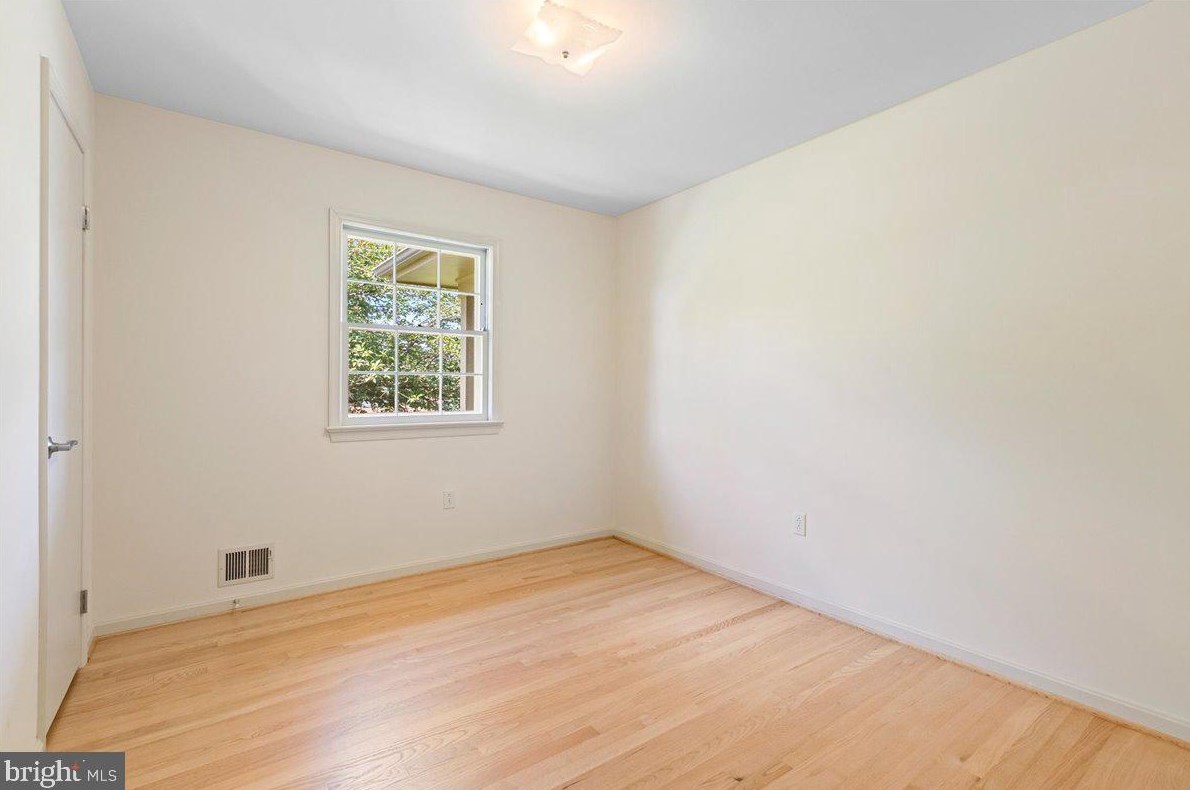 6707 Beddoo St, Alexandria VA 22306-6605 exterior