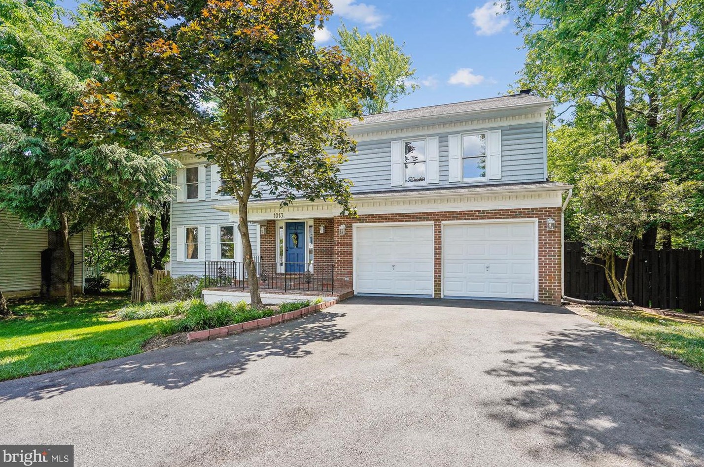 1013 Crestview Dr, Herndon, VA 20170
