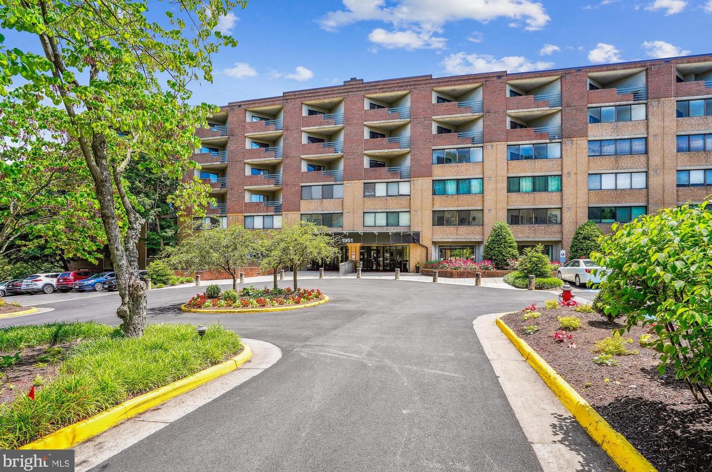 1951 Sagewood Ln #611, Herndon, VA 20191
