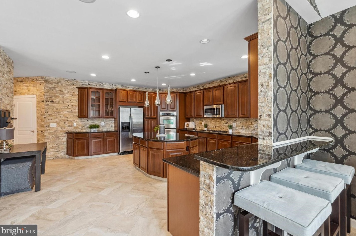 3991 Woodberry Mdw Dr, Fairfax VA  22033-2498 exterior