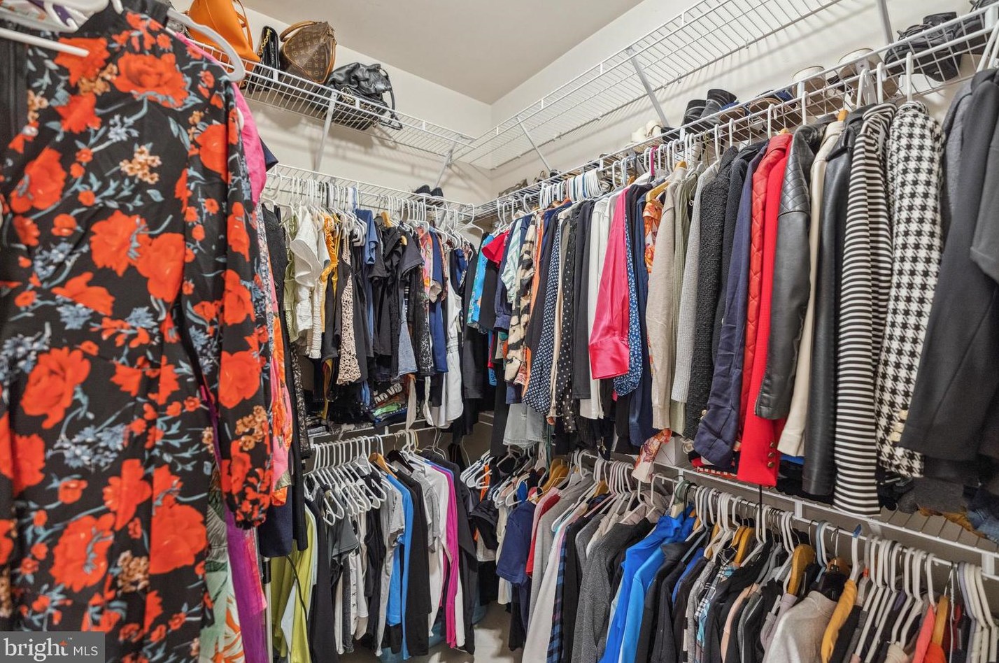 3991 Woodberry Mdw Dr, Fairfax VA  22033-2498 exterior