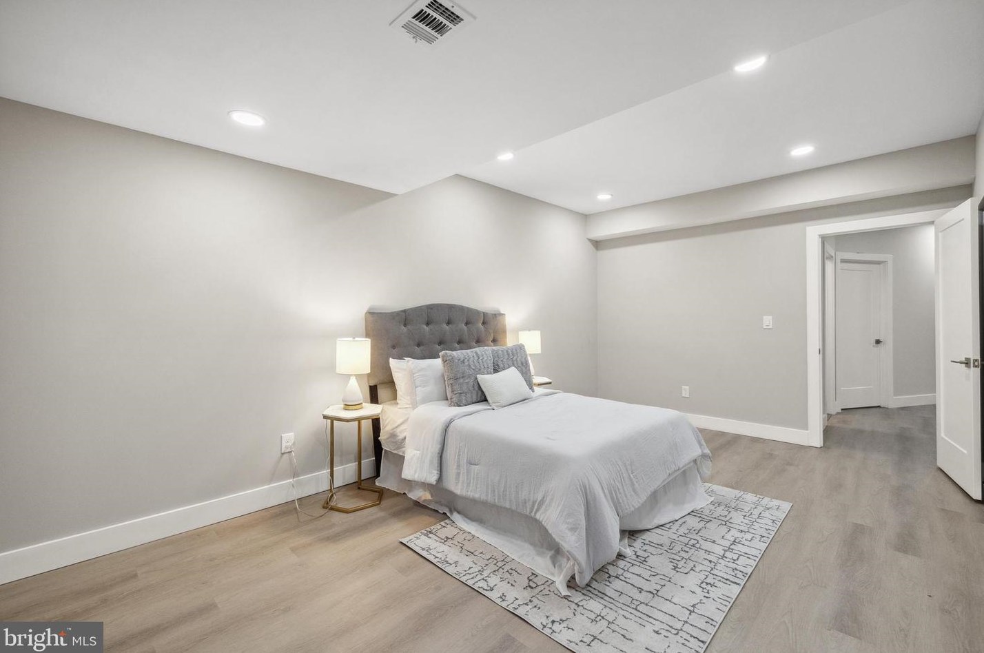 3991 Woodberry Mdw Dr, Fairfax VA  22033-2498 exterior