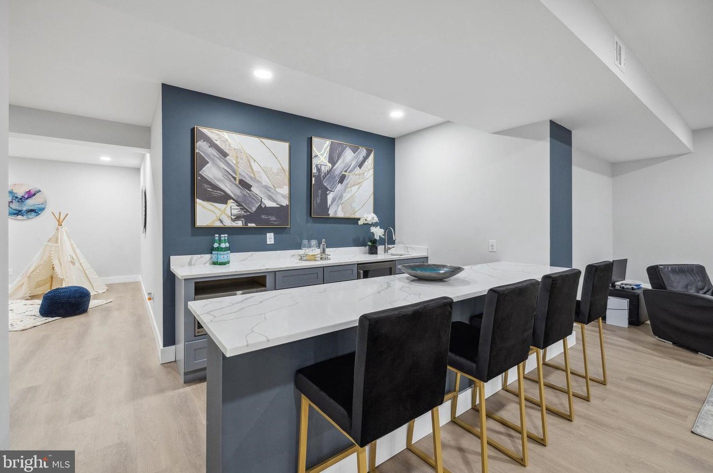 3991 Woodberry Mdw Dr, Fairfax VA  22033-2498 exterior