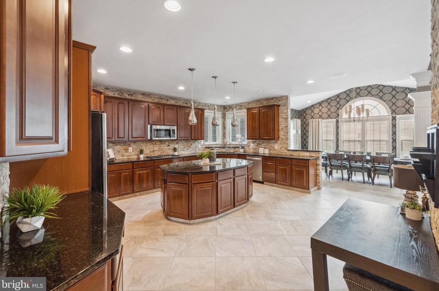 3991 Woodberry Mdw Dr, Fairfax VA  22033-2498 exterior