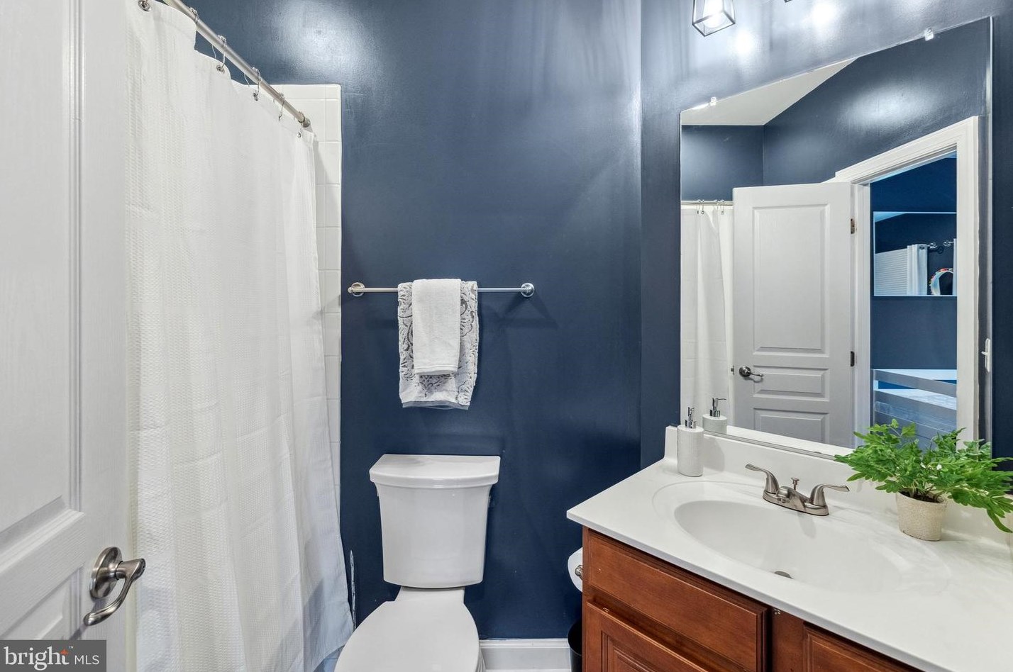 3991 Woodberry Mdw Dr, Fairfax VA  22033-2498 exterior