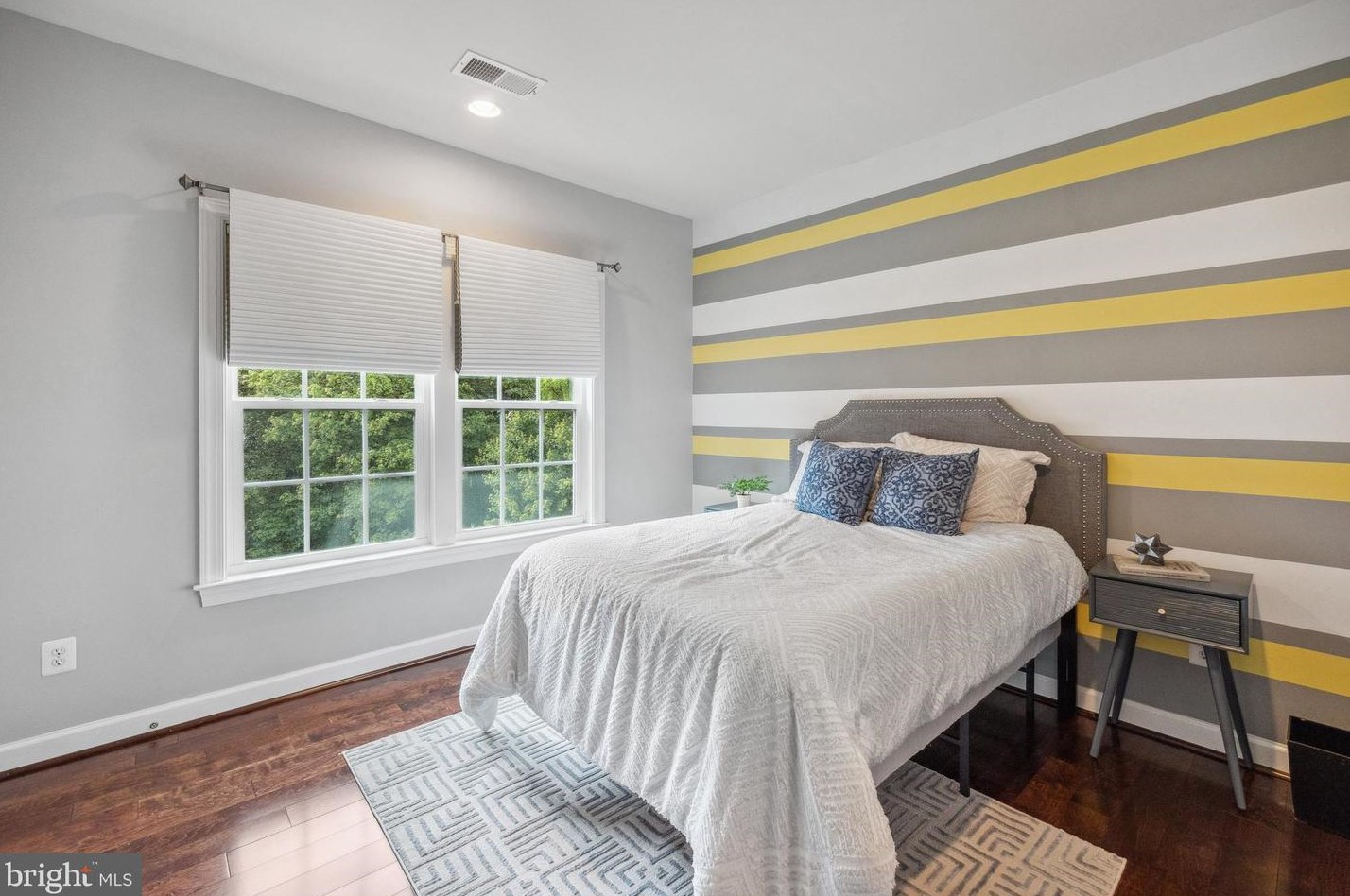 3991 Woodberry Mdw Dr, Fairfax VA  22033-2498 exterior