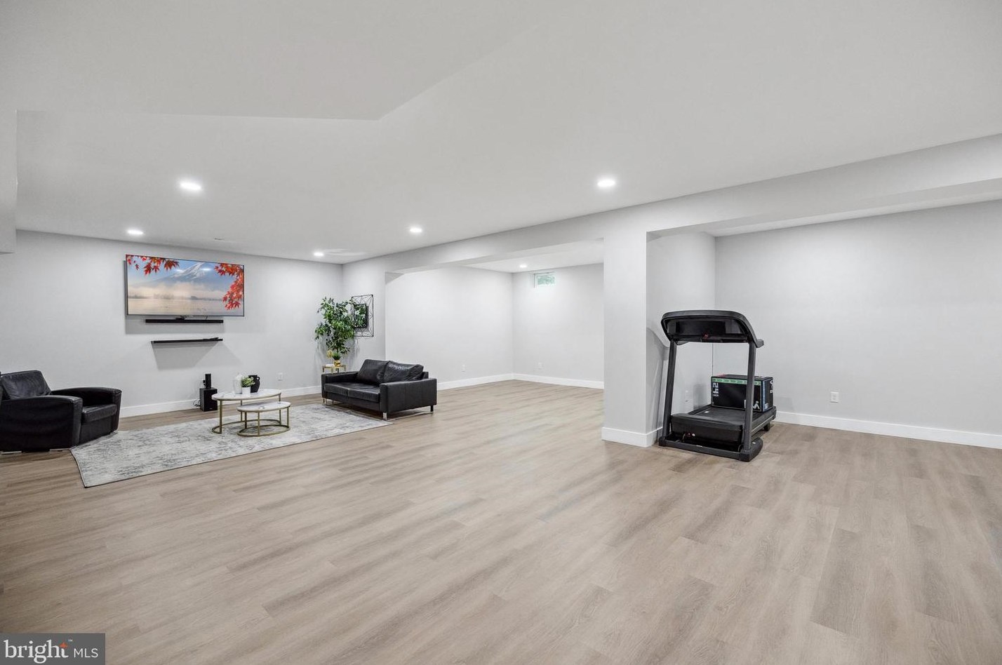 3991 Woodberry Mdw Dr, Fairfax VA  22033-2498 exterior