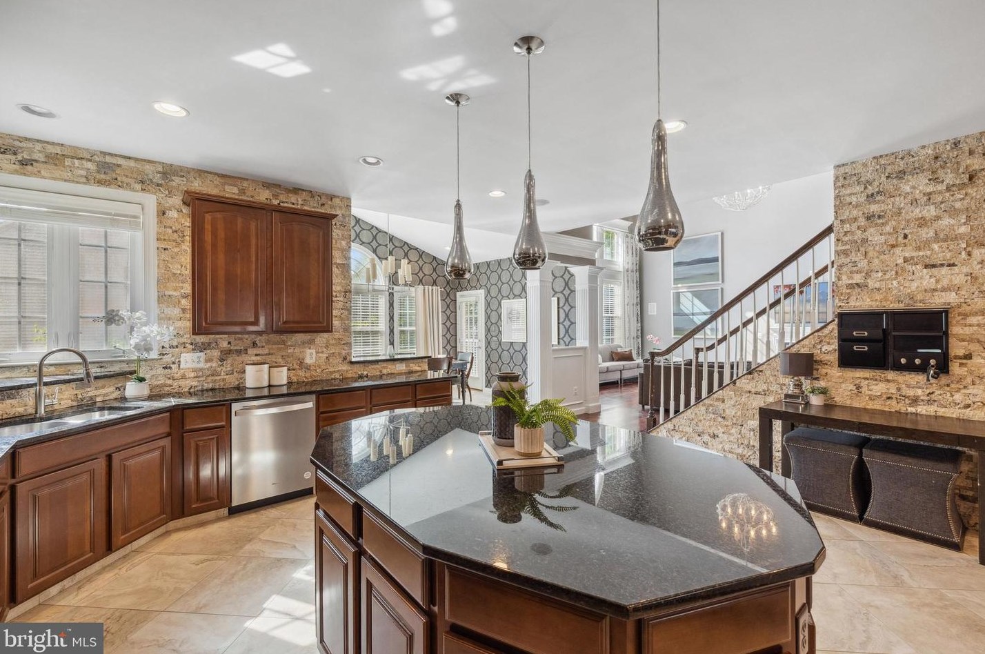 3991 Woodberry Mdw Dr, Fairfax VA  22033-2498 exterior