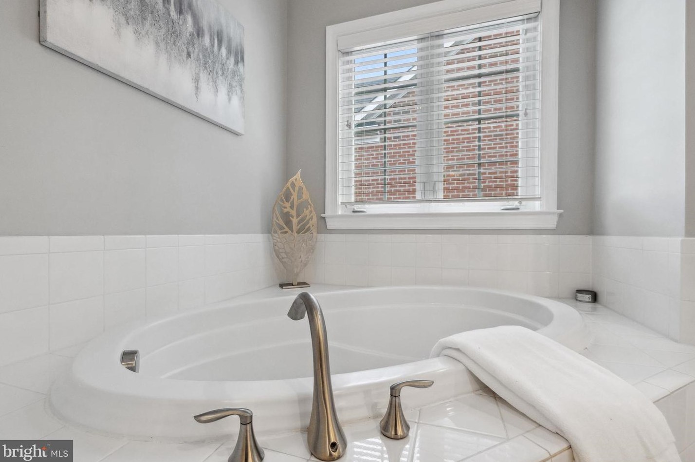 3991 Woodberry Mdw Dr, Fairfax VA  22033-2498 exterior