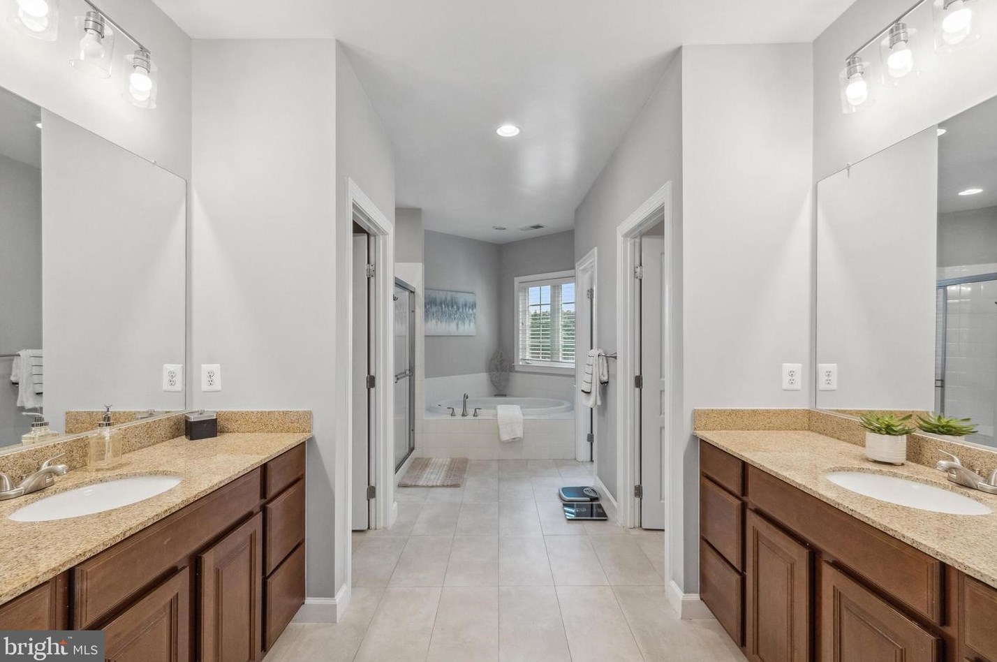 3991 Woodberry Mdw Dr, Fairfax VA  22033-2498 exterior