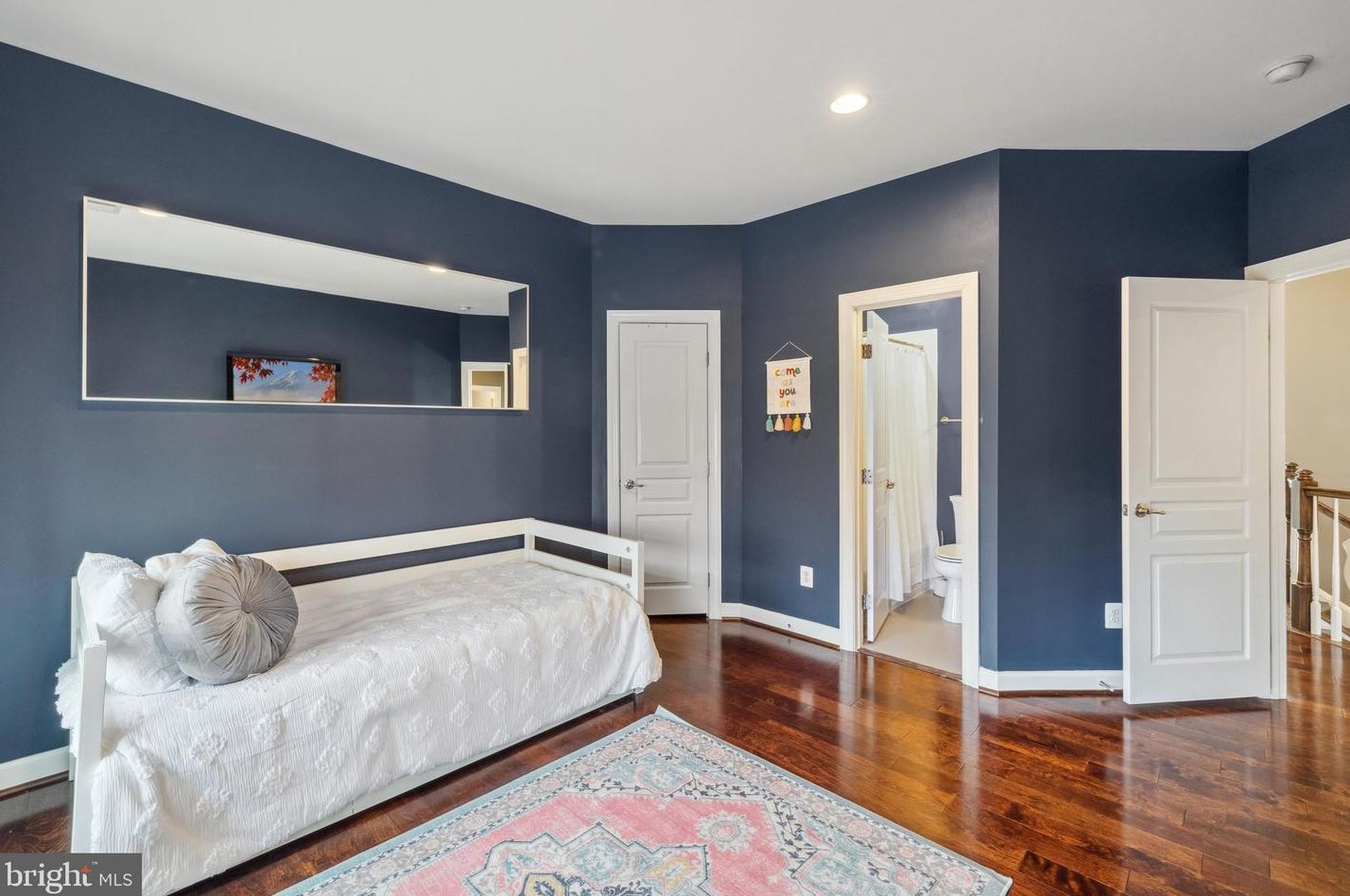 3991 Woodberry Mdw Dr, Fairfax VA  22033-2498 exterior