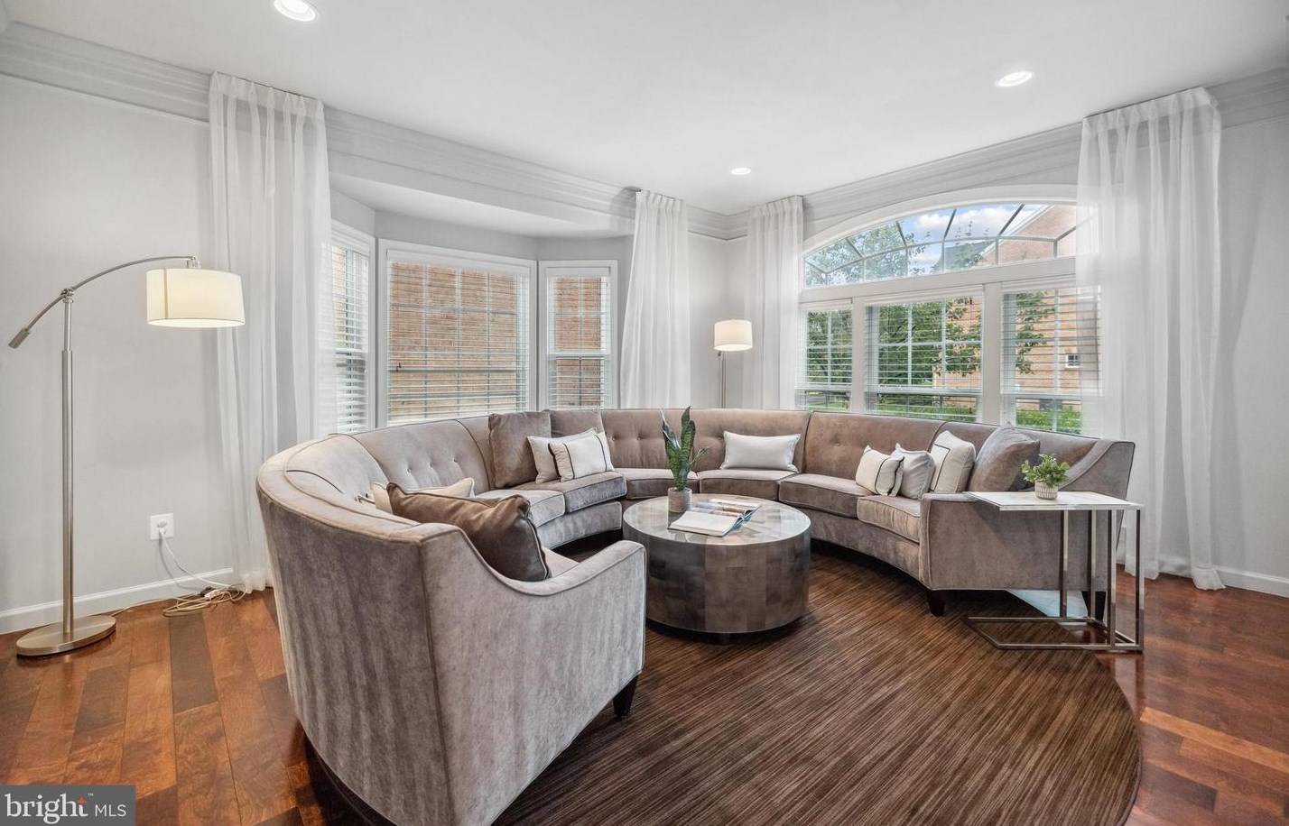 3991 Woodberry Mdw Dr, Fairfax VA  22033-2498 exterior