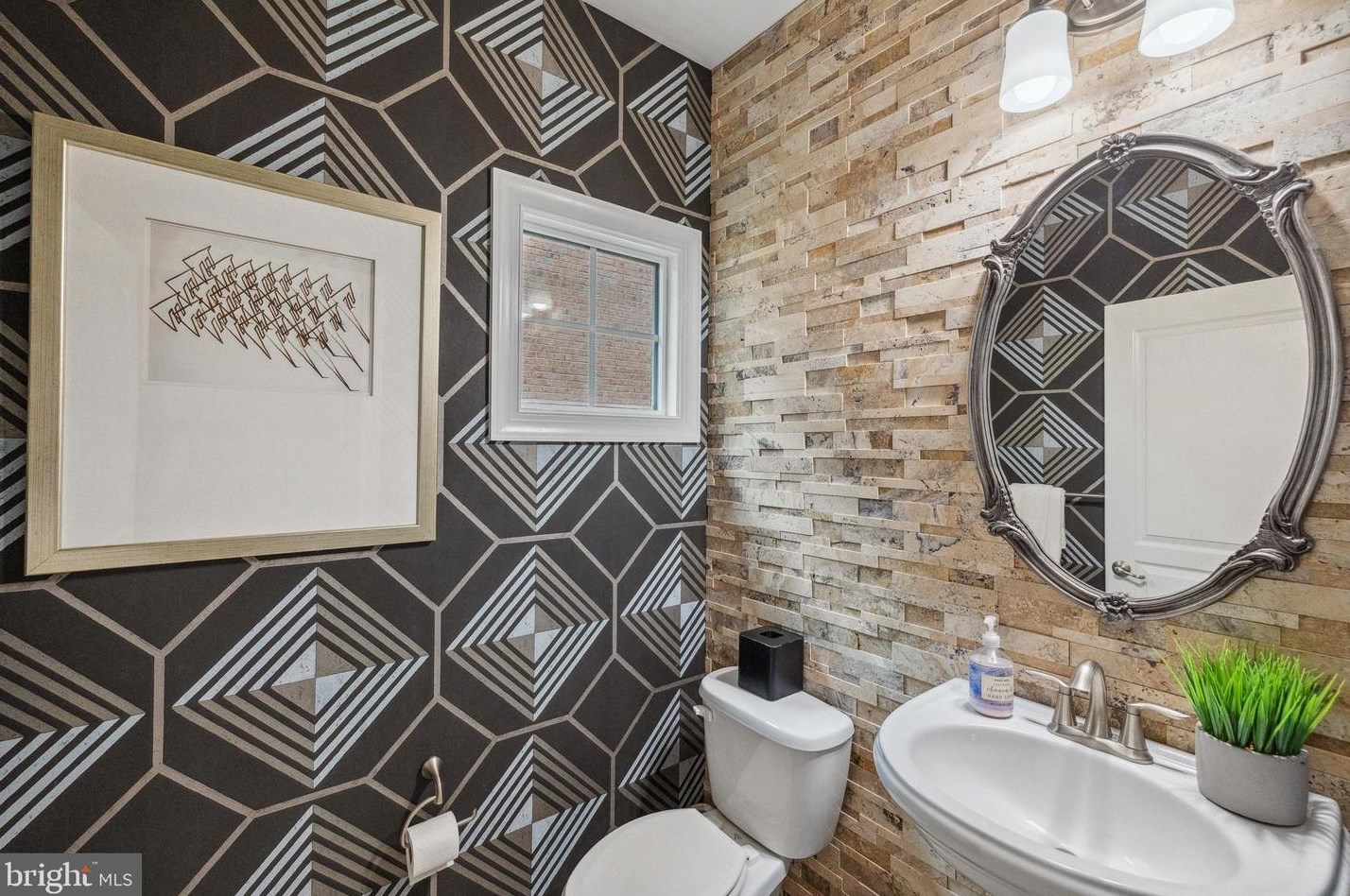 3991 Woodberry Mdw Dr, Fairfax VA  22033-2498 exterior