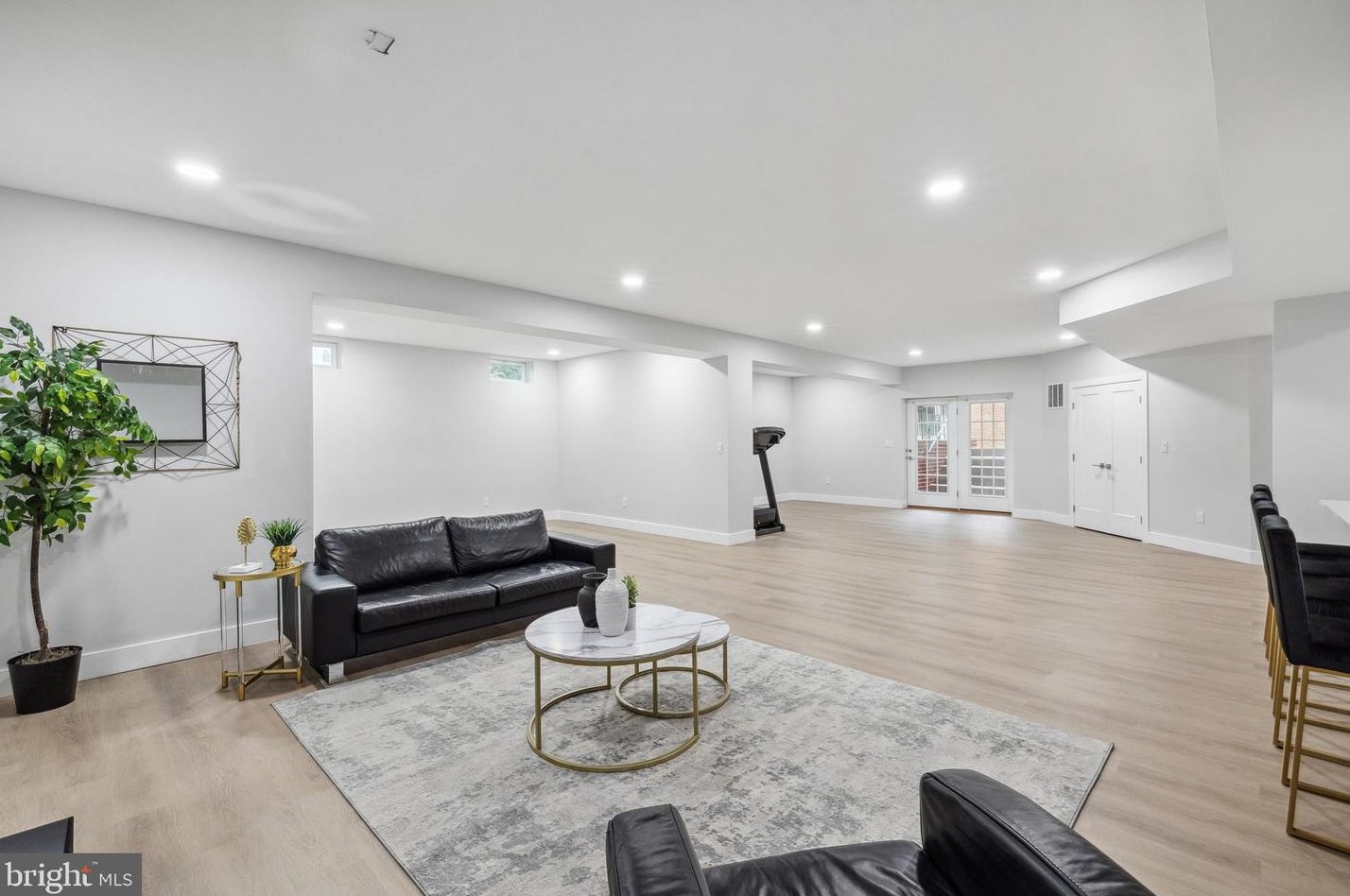 3991 Woodberry Mdw Dr, Fairfax VA  22033-2498 exterior