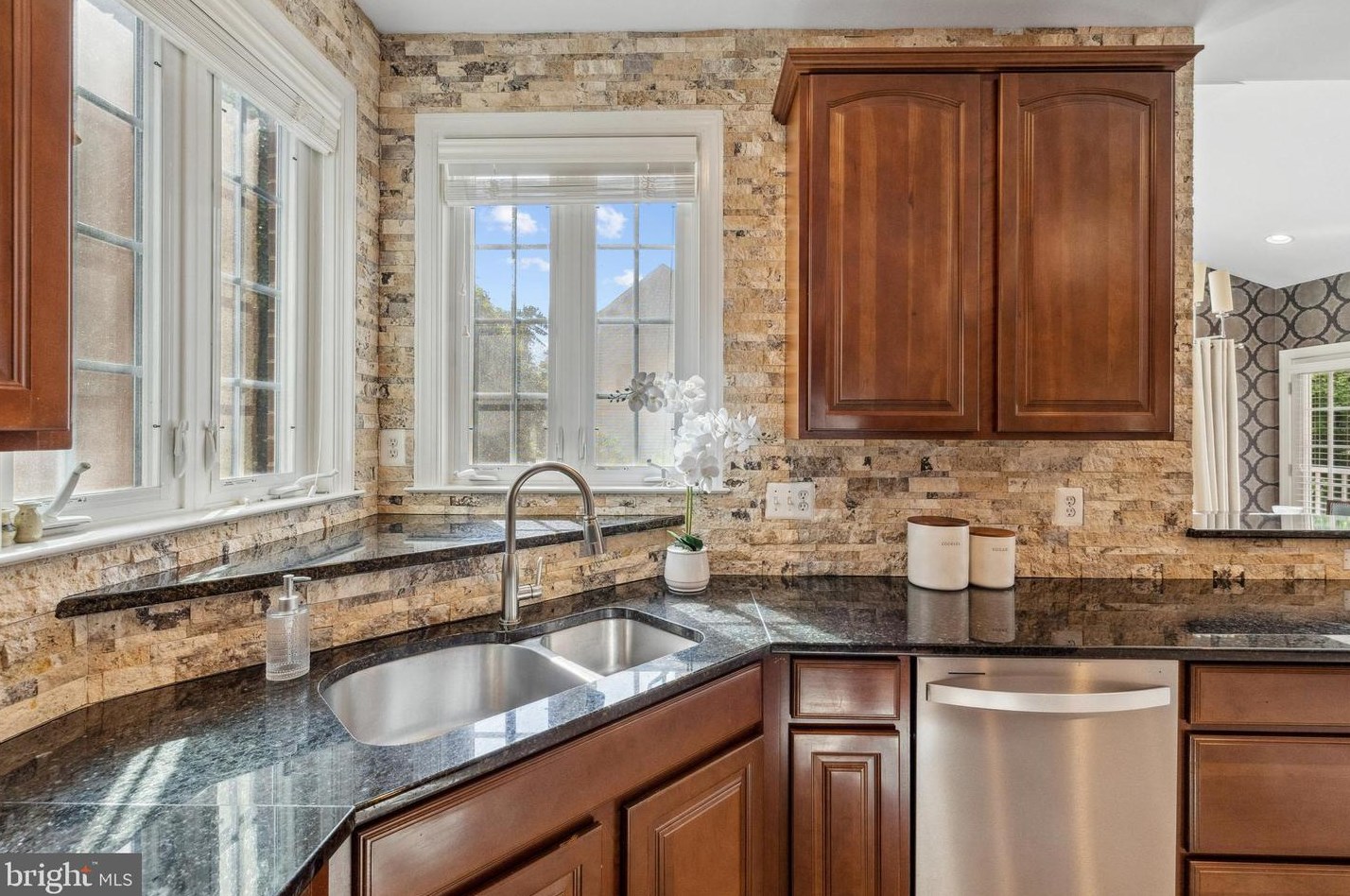 3991 Woodberry Mdw Dr, Fairfax VA  22033-2498 exterior