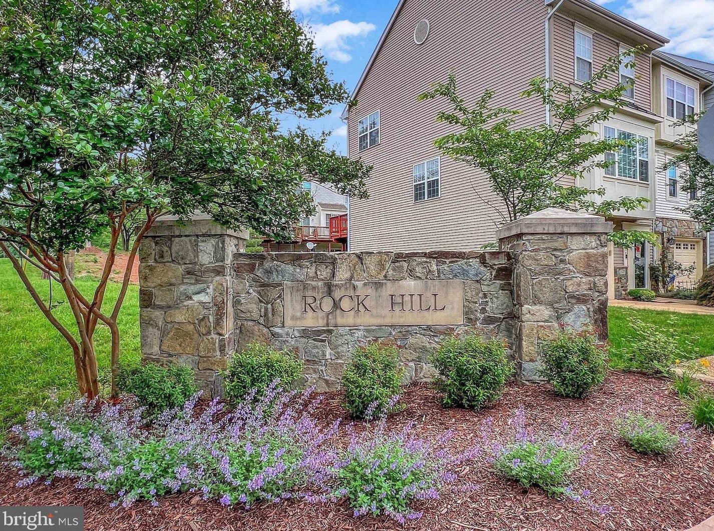 2033 Capstone Cir, Herndon, VA 20170