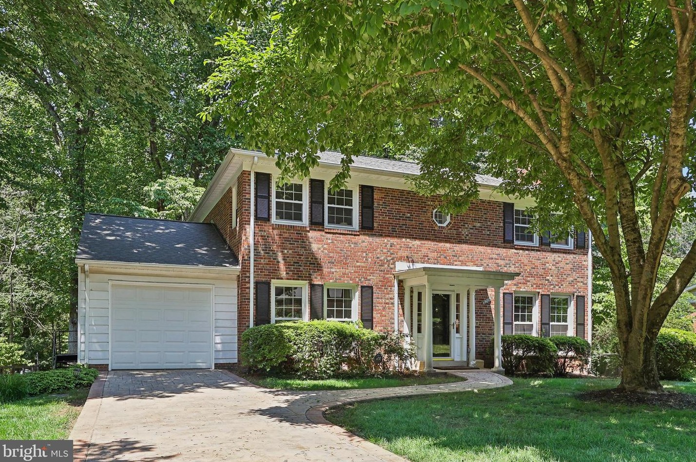 3206 Wynford Dr, Fairfax, VA 22031-2831