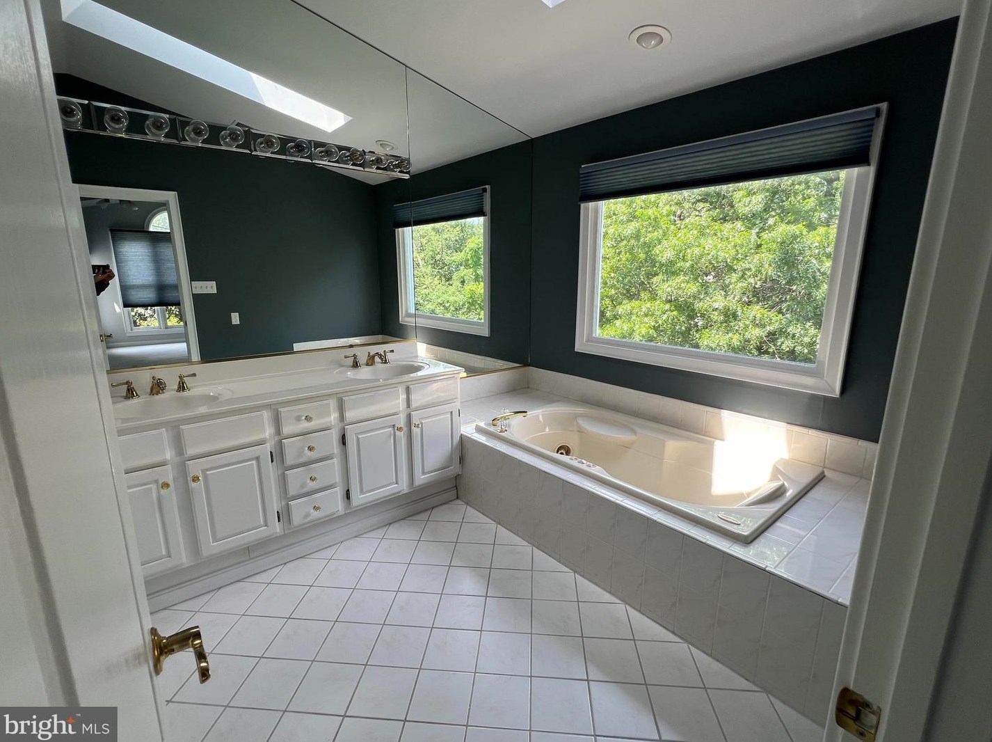12833 Dogwood Hills Ln, Fairfax, VA 22033