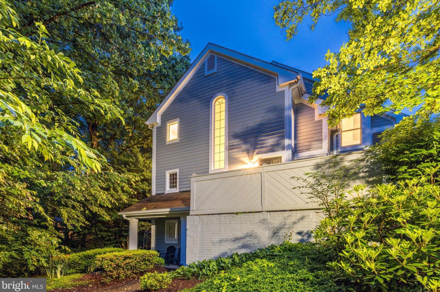 1405 Church Hill Pl, Herndon, VA 20194-1231