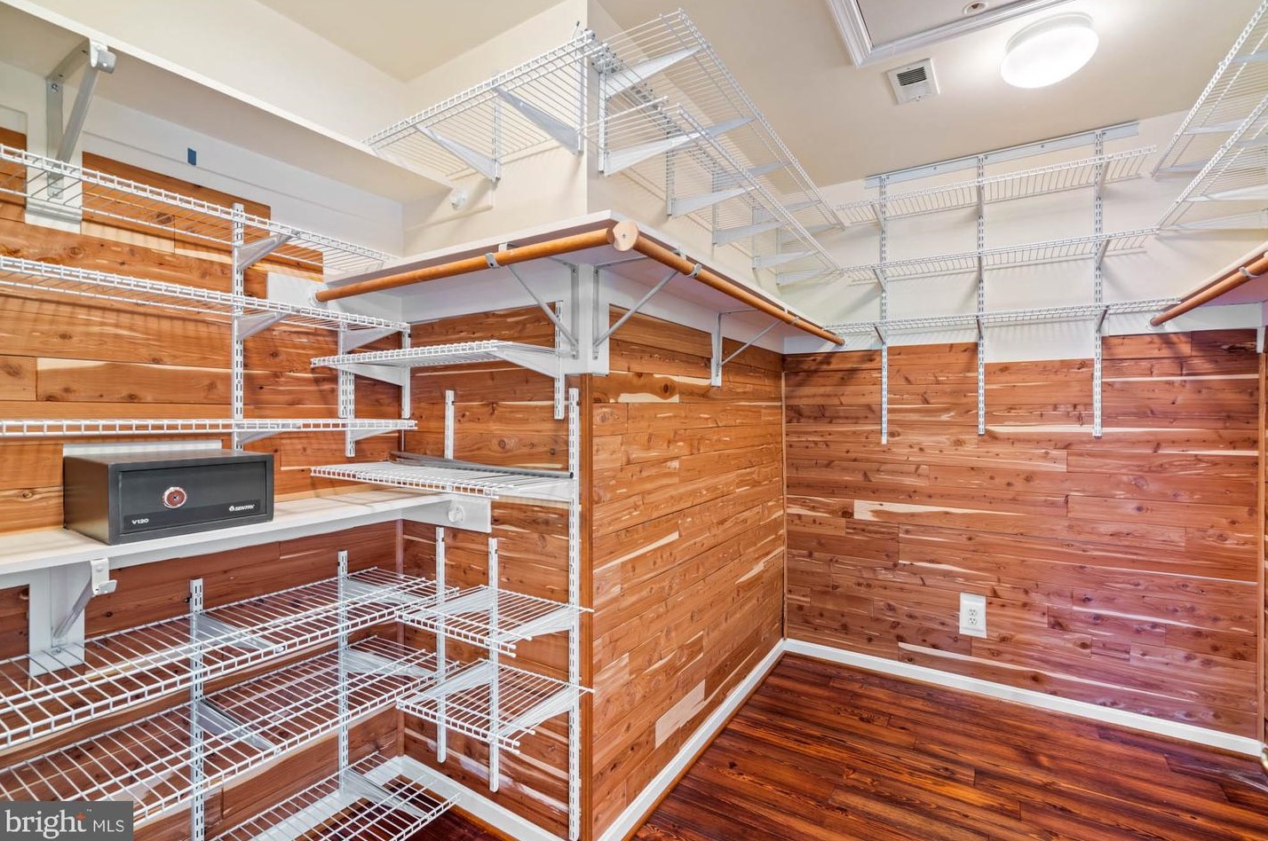 1249 Beverly Rd, Mc Lean VA 22101-2802 exterior