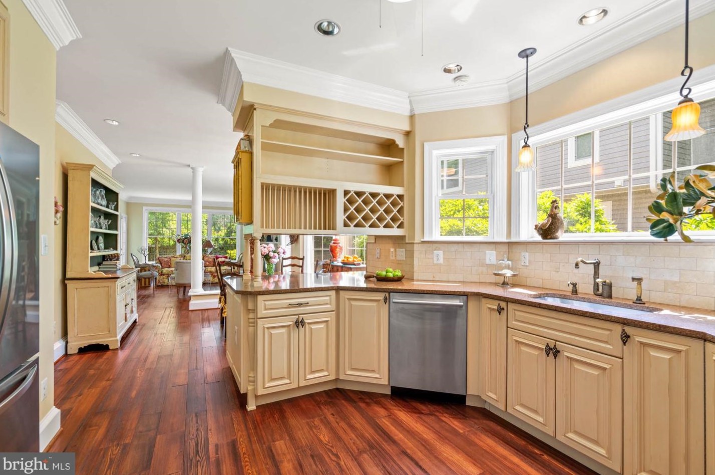 1249 Beverly Rd, Mc Lean VA 22101-2802 exterior