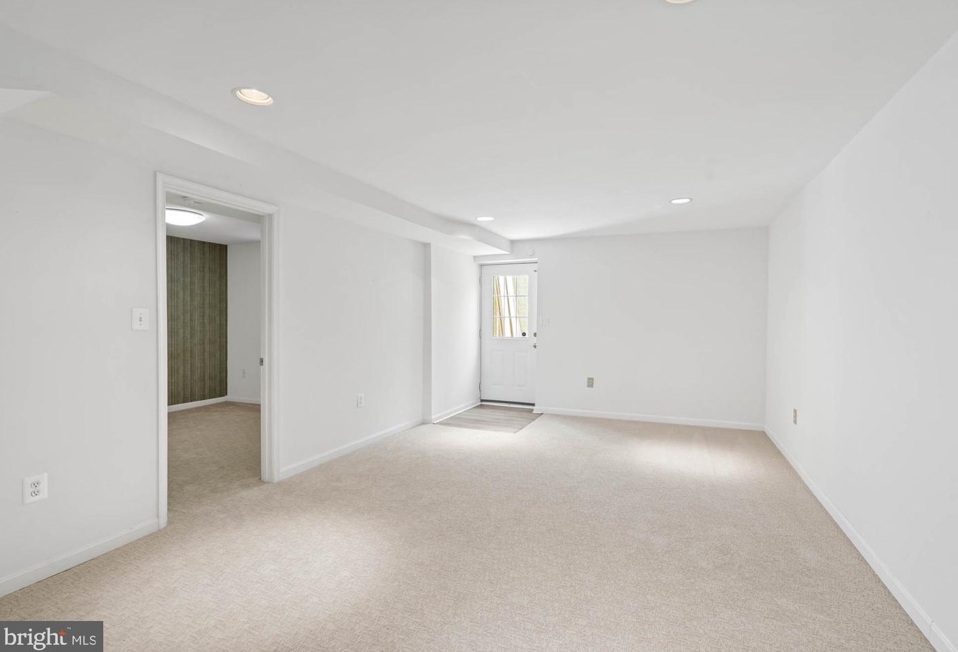 1249 Beverly Rd, Mc Lean VA 22101-2802 exterior