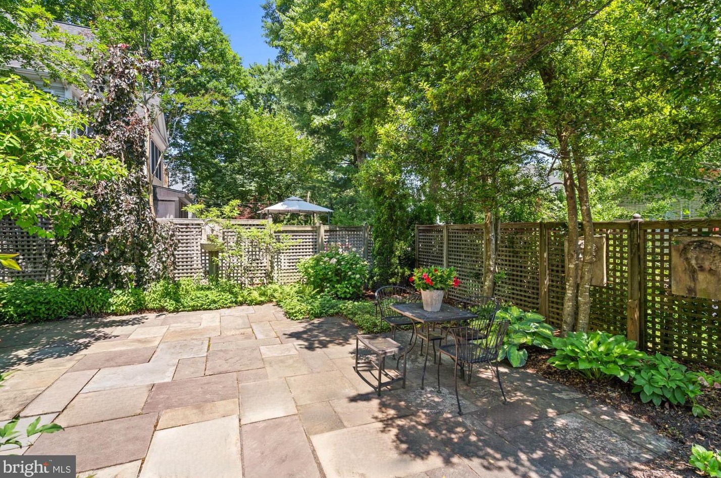 1249 Beverly Rd, Mc Lean VA 22101-2802 exterior