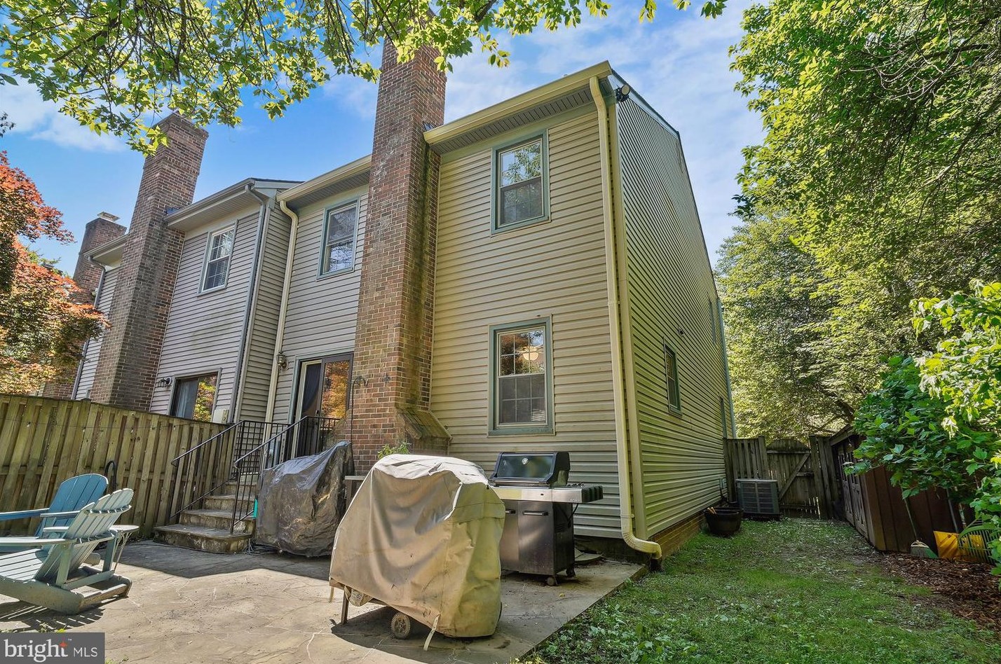 9610 Scotch Haven Dr, Vienna, VA 22181