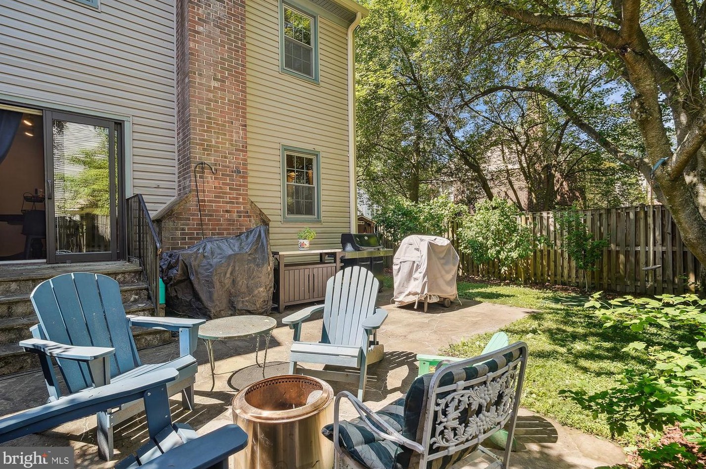 9610 Scotch Haven Dr, Vienna VA  22181-6126 exterior