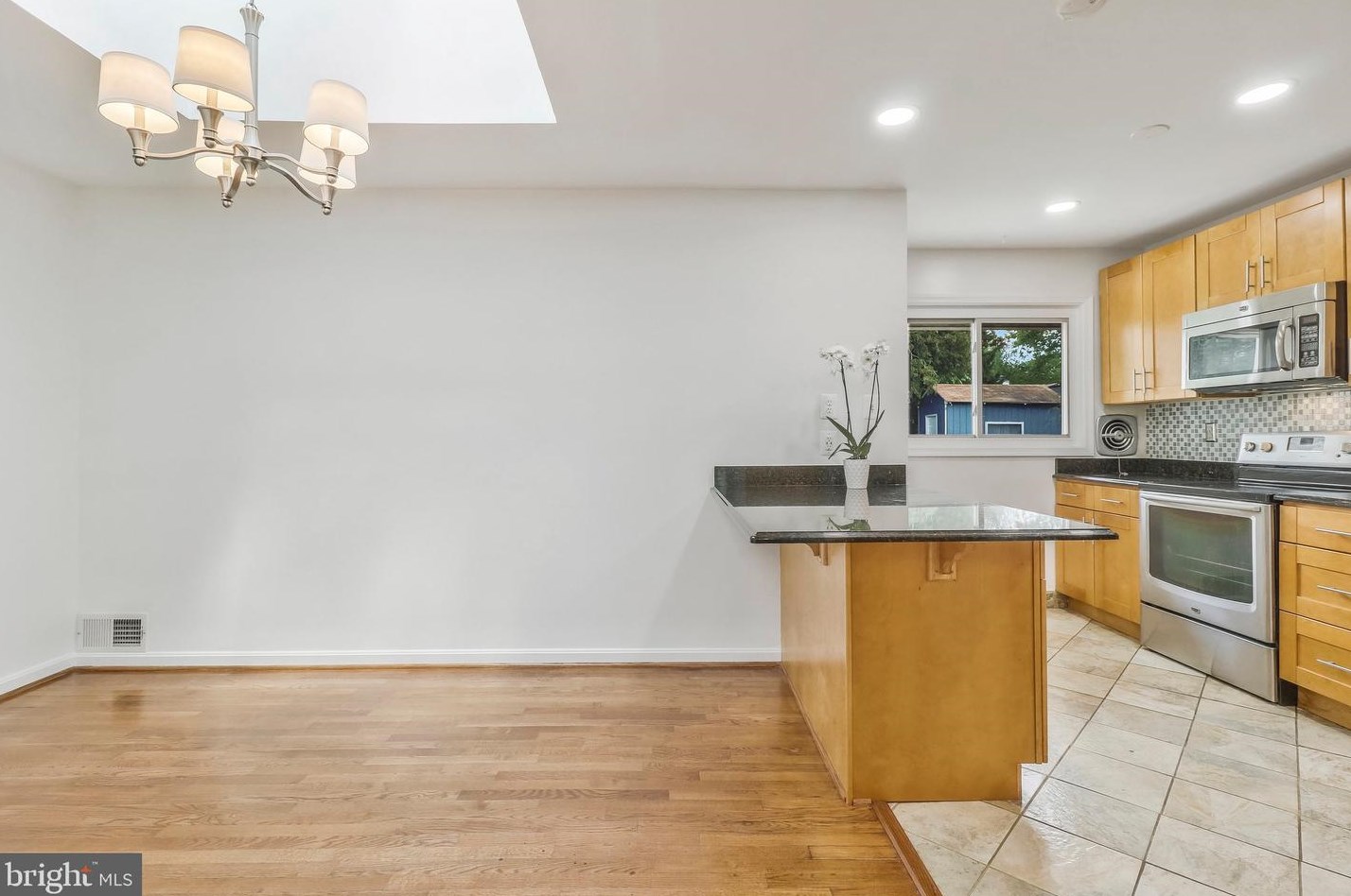 6214 Crestwood Dr, Alexandria VA  22312-1210 exterior