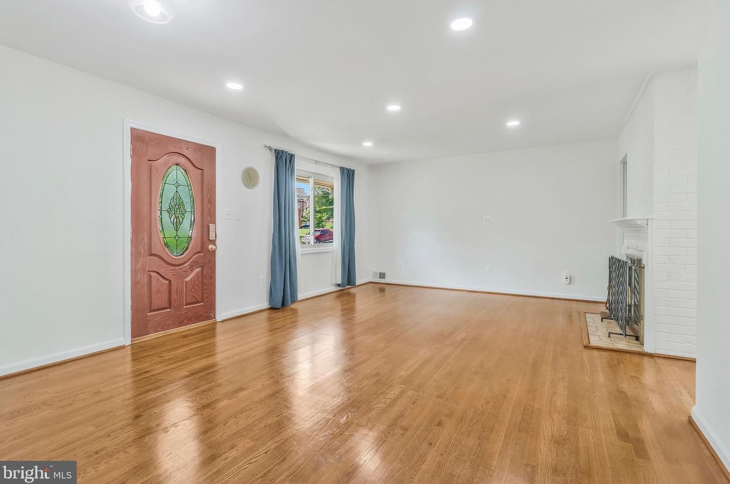 6214 Crestwood Dr, Alexandria VA  22312-1210 exterior