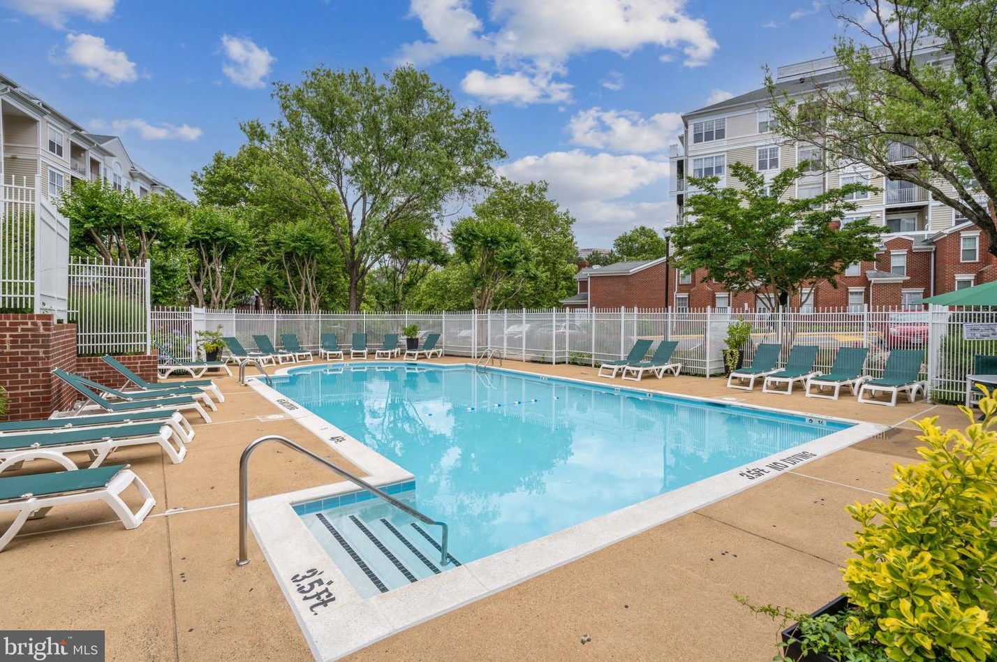 1645 International Dr, Mc Lean VA 22102-4816 exterior