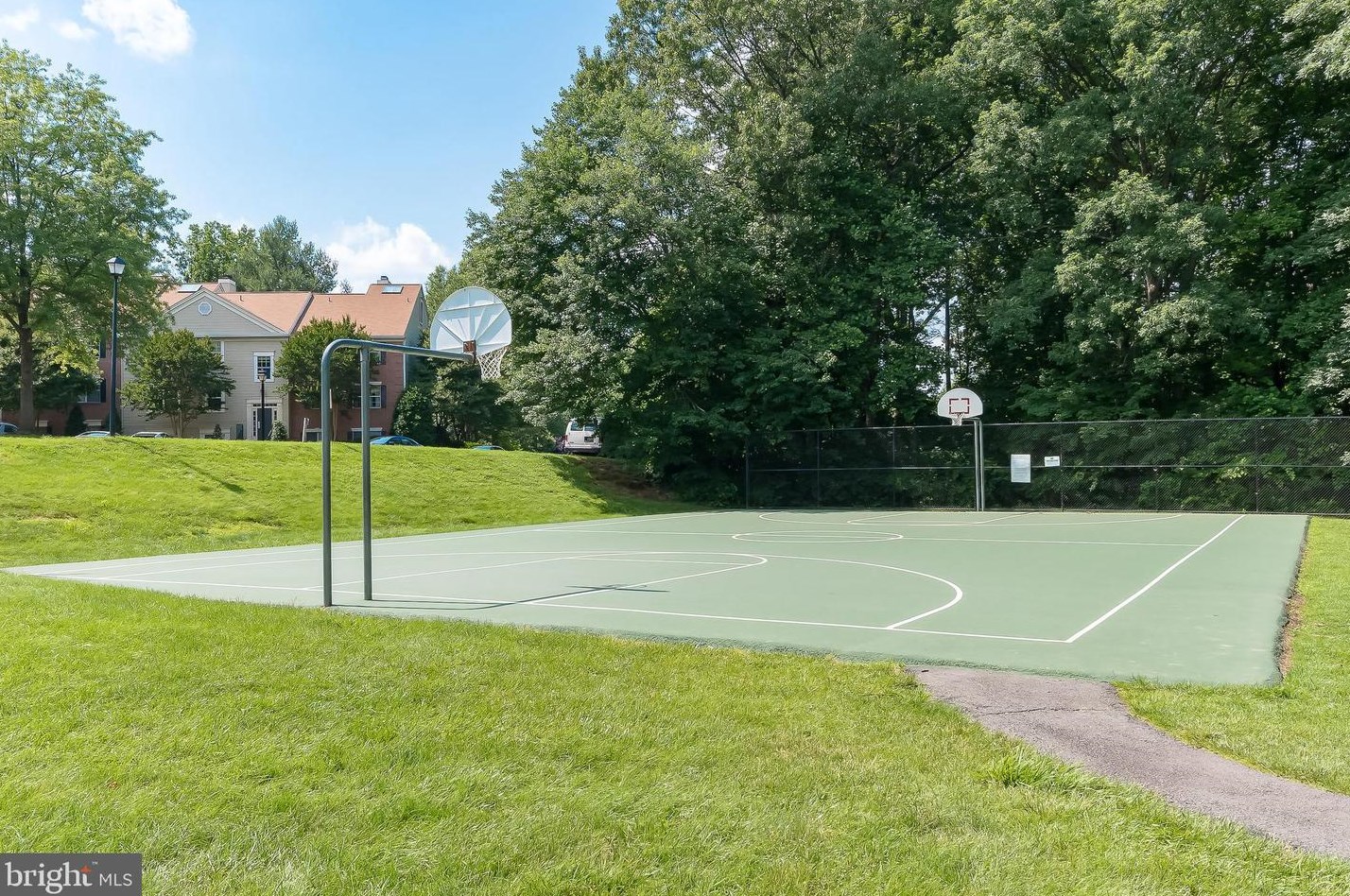 3783 Inverness Rd, Fairfax VA 22033-4648 exterior