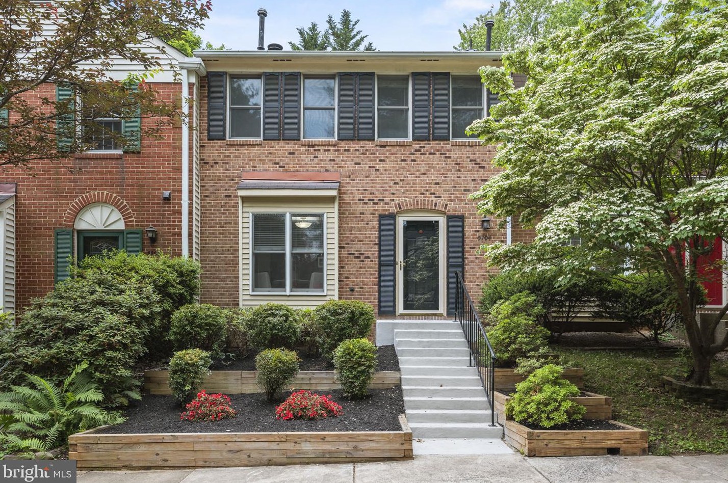 5704 Lakeside Oak Ln, Springfield, VA 22015-2253