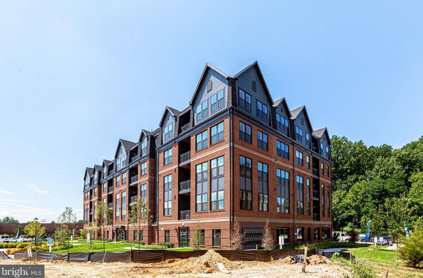 3925 Fair Ridge Dr #204, Fairfax, VA 22033