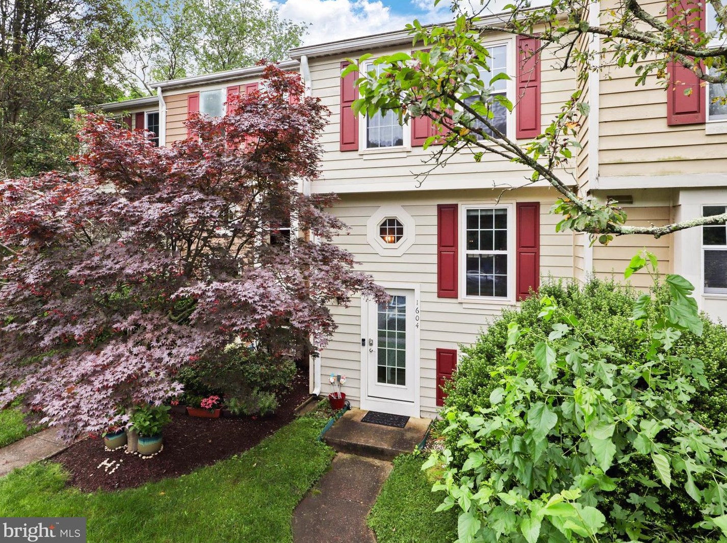 1604 Fieldthorn Dr, Herndon, VA 20194-1531