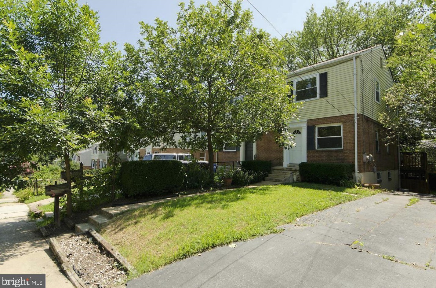 5835 Fifer Dr, Alexandria, VA 22303-1916