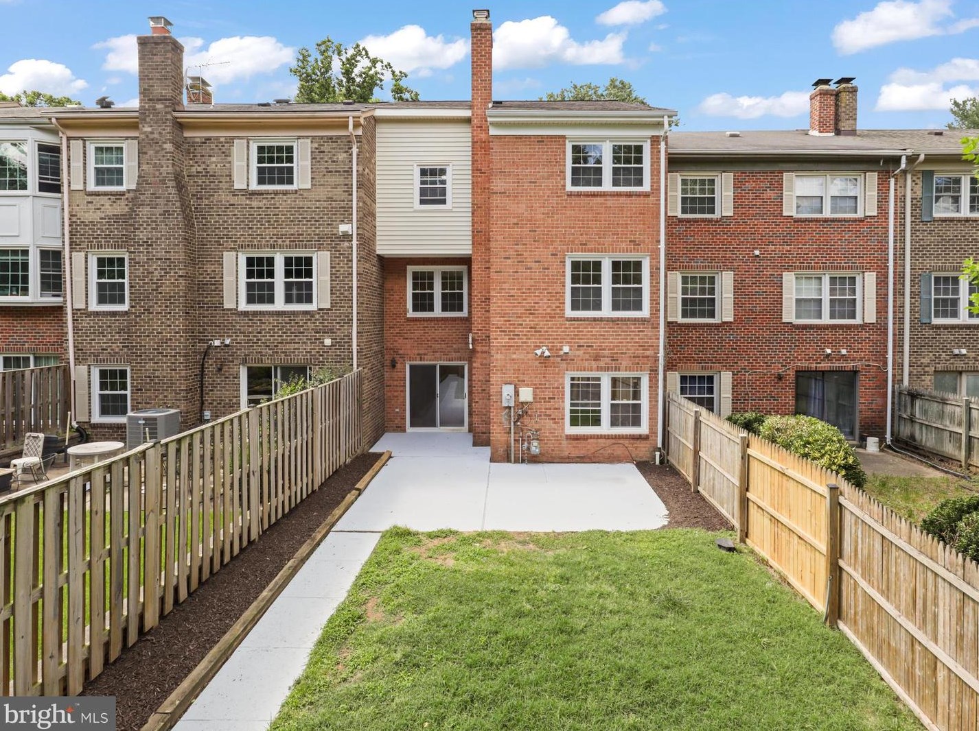 1129 Moorefield Hill Ct, Vienna VA  22180-6246 exterior