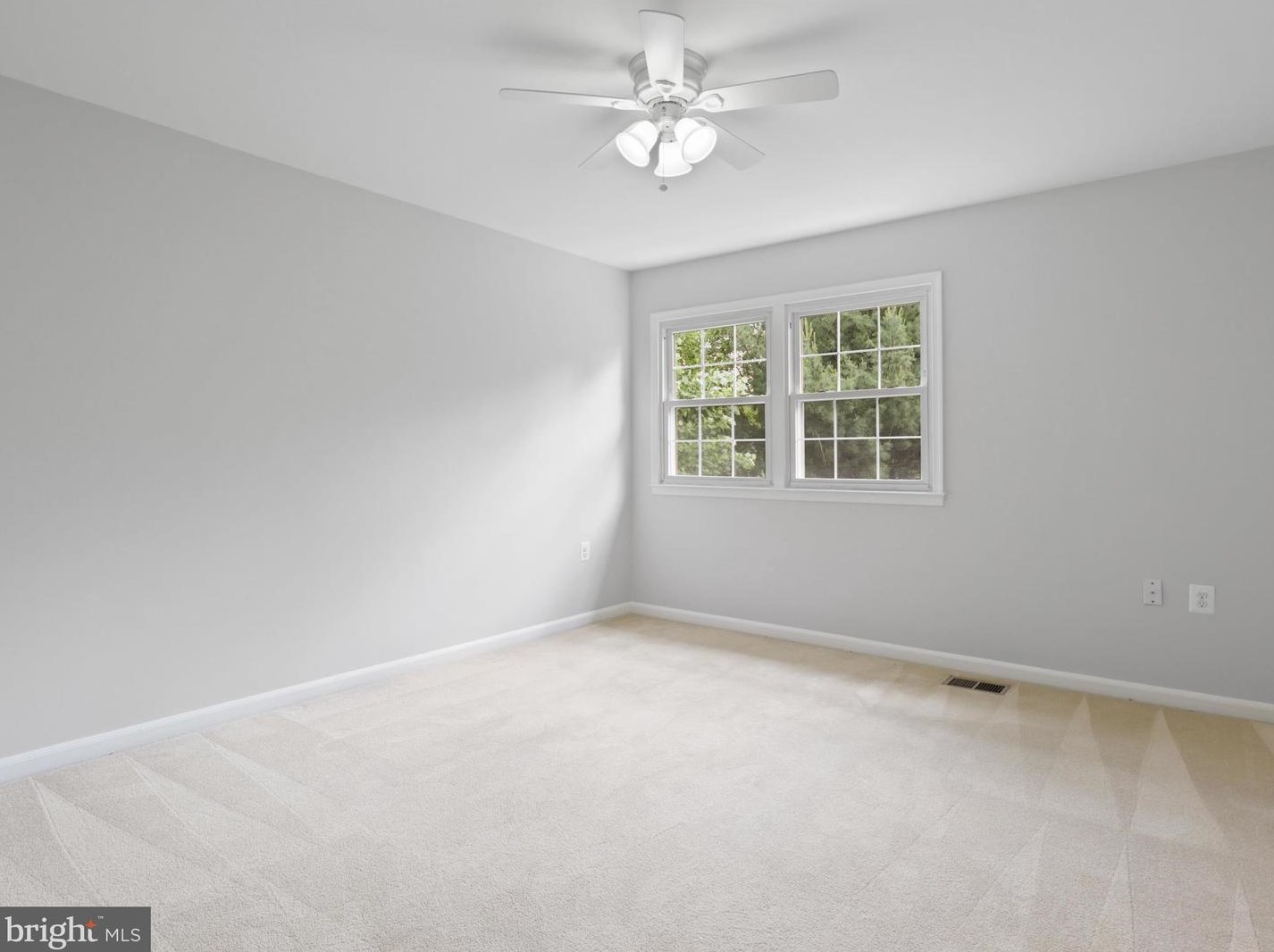 1129 Moorefield Hill Ct, Vienna VA  22180-6246 exterior