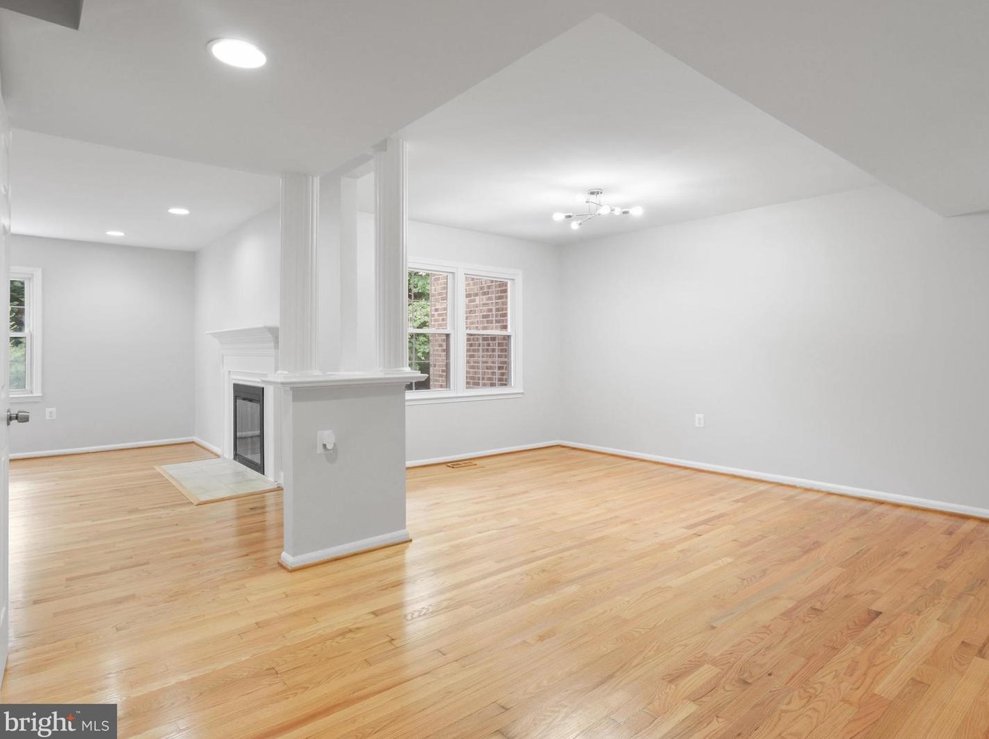 1129 Moorefield Hill Ct, Vienna VA  22180-6246 exterior