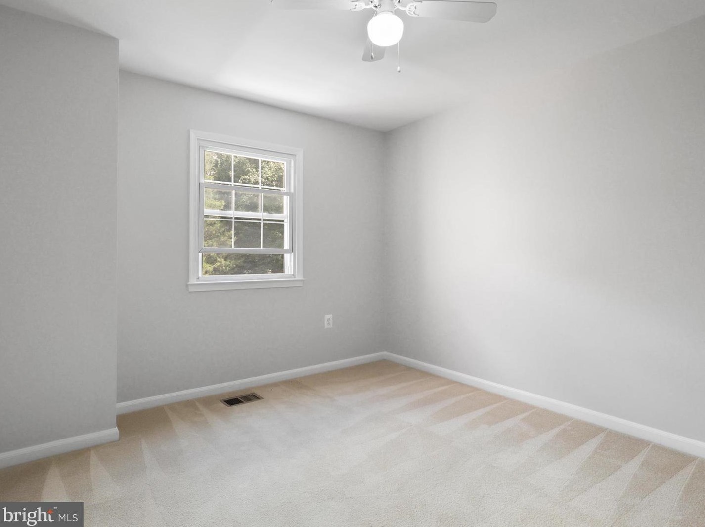 1129 Moorefield Hill Ct, Vienna VA  22180-6246 exterior