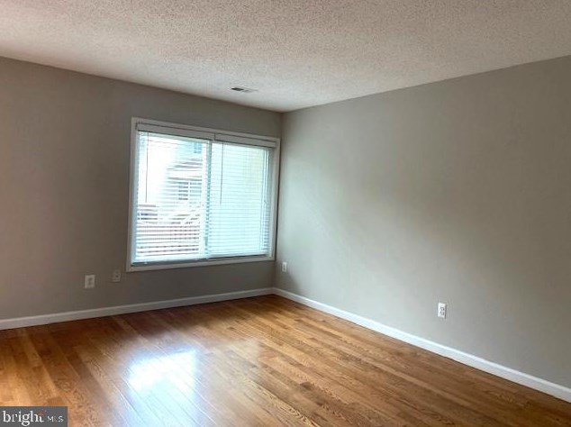2402 Southgate Square, Herndon, VA 20191