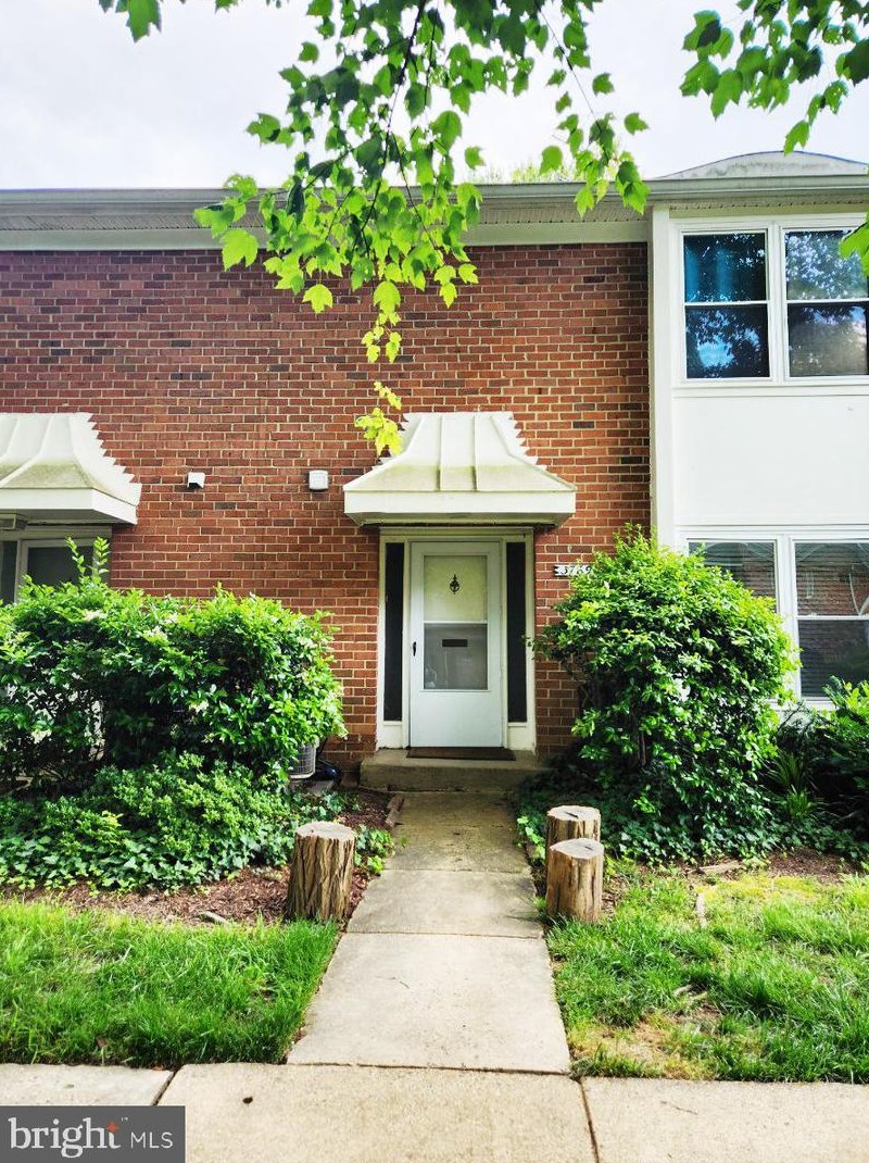 3789 Persimmon Cir, Fairfax, VA 22031-4117