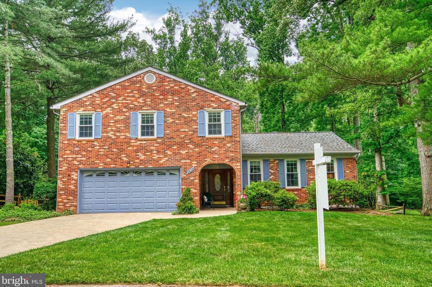 2473 Freetown Dr, Herndon, VA 20191