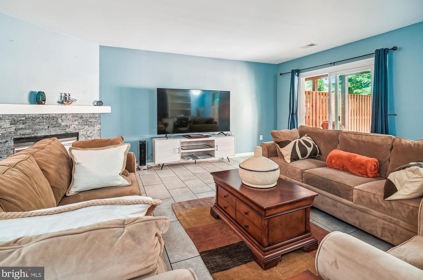 7037 Ashleigh Mnr Ct, Alexandria VA 22315-4757 exterior