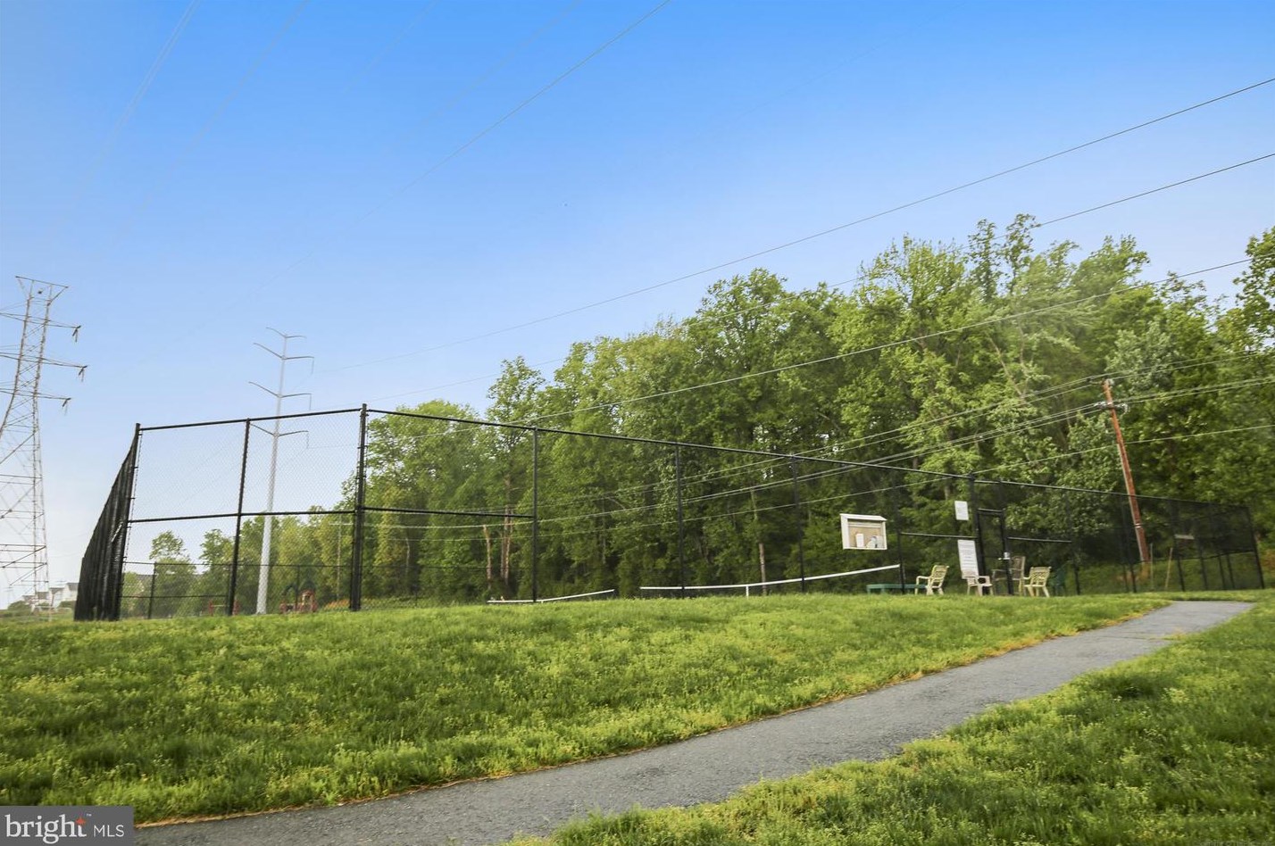 7037 Ashleigh Mnr Ct, Alexandria VA 22315-4757 exterior