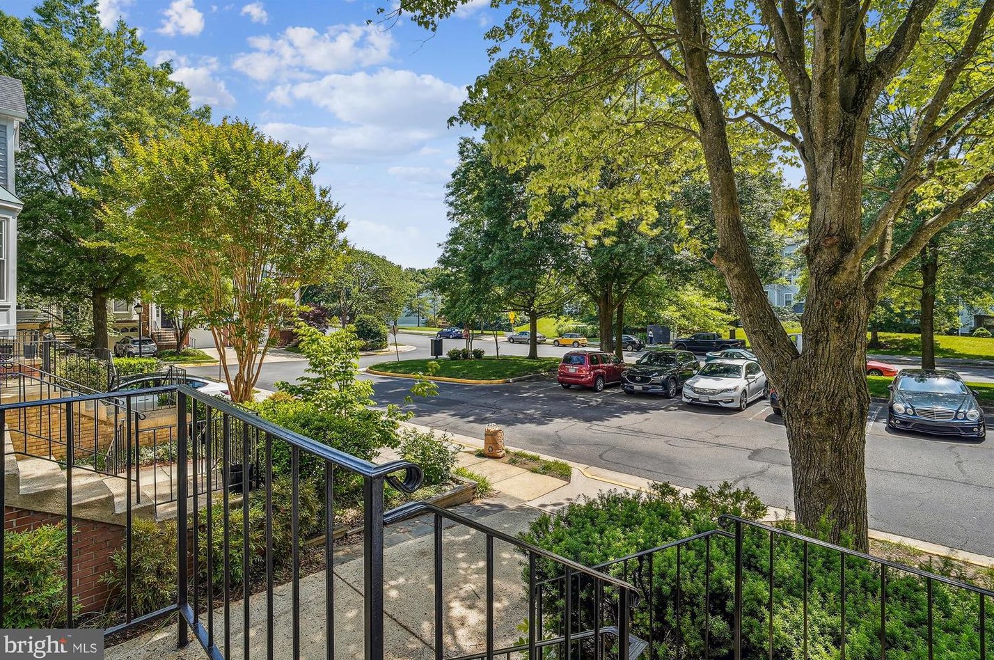 7037 Ashleigh Mnr Ct, Alexandria VA 22315-4757 exterior