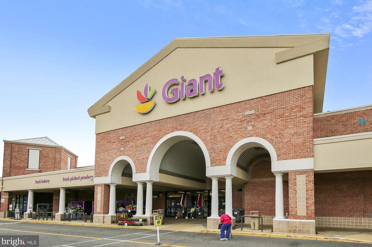 7037 Ashleigh Mnr Ct, Alexandria VA 22315-4757 exterior