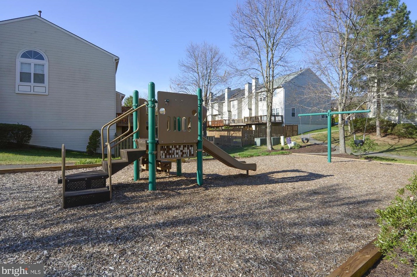 7037 Ashleigh Mnr Ct, Alexandria VA 22315-4757 exterior