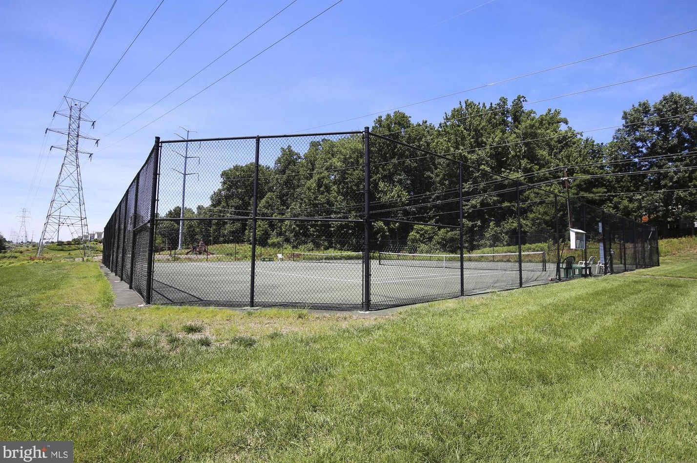 7037 Ashleigh Mnr Ct, Alexandria VA 22315-4757 exterior